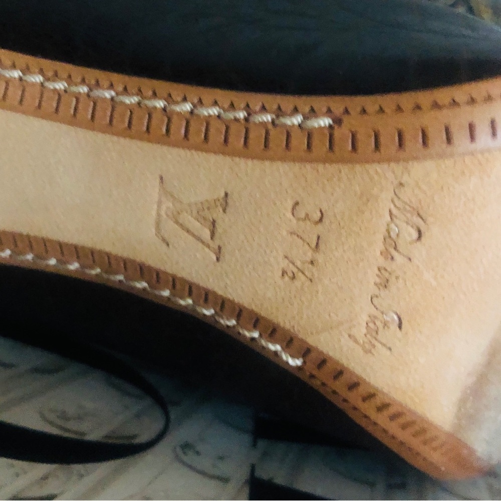 Louis Vuitton Women's Heels in Mahogany and Pink - Picture 3 of 7